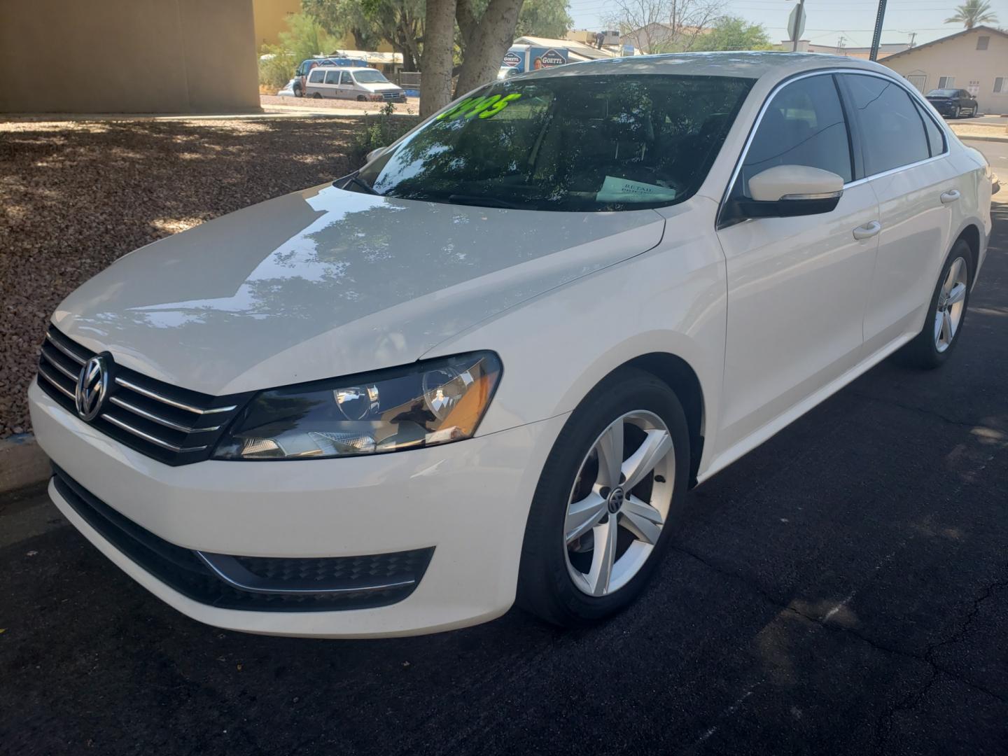 2013 WHITE /gray and black Volkswagen Passat se (1VWBP7A31DC) with an 2.5 l5 engine, 6-Speed Automatic transmission, located at 323 E Dunlap Ave., Phoenix, AZ, 85020, (602) 331-9000, 33.567677, -112.069000 - 2013 Volkswagen Passat SE,........ EXCELLENT condition,......A Real Must See!!.... No accidents, Ice cold ac, Touch Screen Stereo/CD Player, Satellite compatible, Bluetooth, Phone sync, Clean Black and Gray interior with Black Leather seats in near perfect condition, power windows, power door locks, - Photo#0